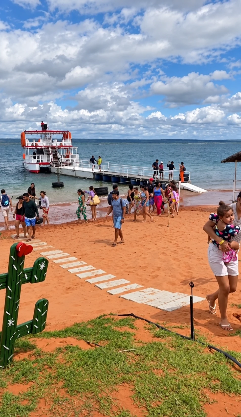 Chegada dos visitantes à praia