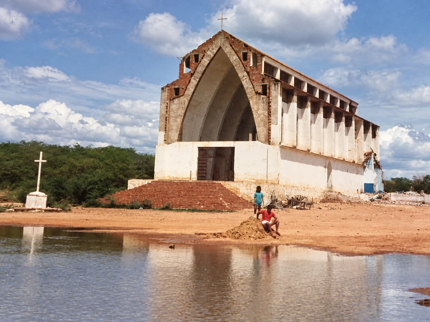 Registro histórico da igreja antes da submersão