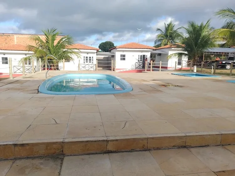 Piscinas adulta e infantil