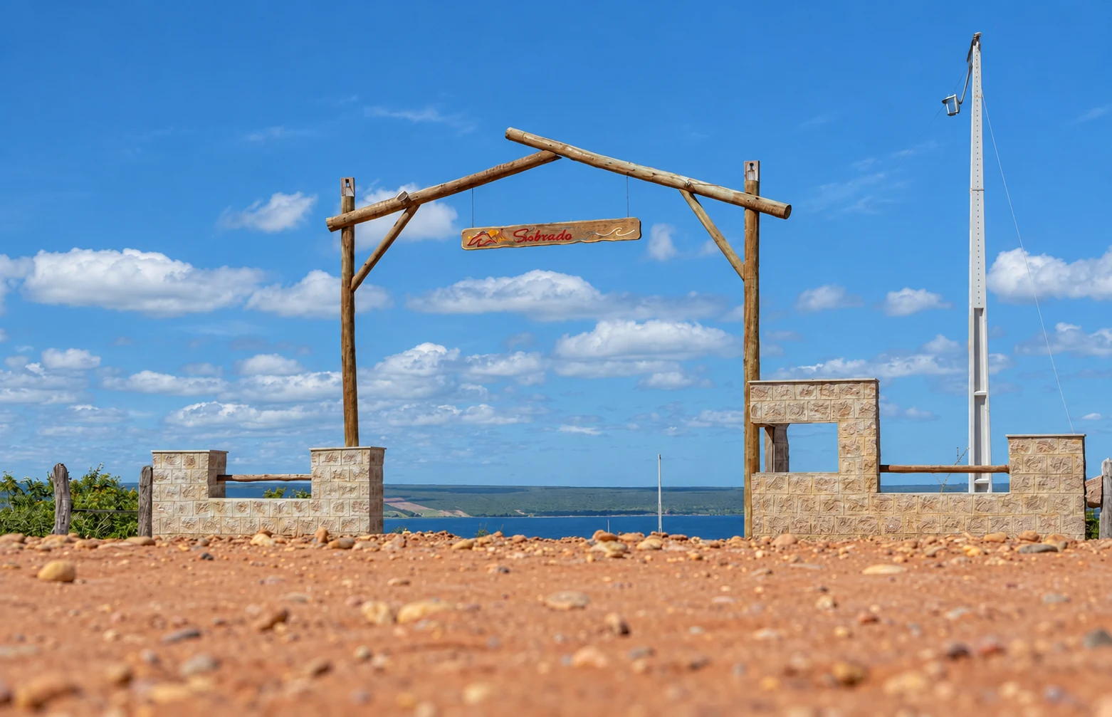 Entrada da Praia do Sobrado